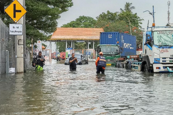 Banjir Rob Rendam Wilayah Pluit Jakarta Utara, Warga Diimbau Waspada